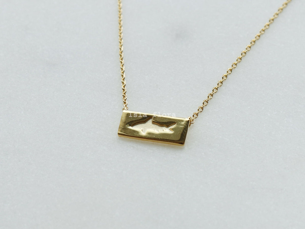 Isla Flora Shark Rectangle Bar Necklace