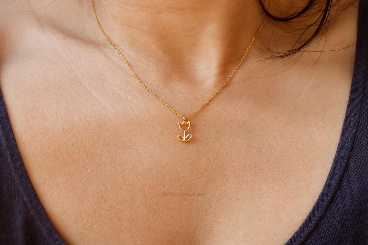 Isla Flora Dainty Tulip Wire Outline Necklace