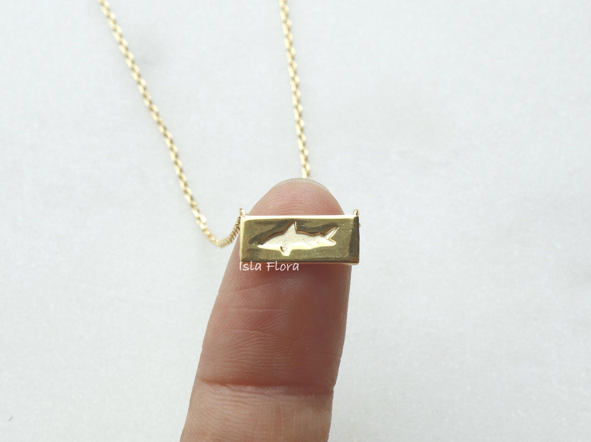 Isla Flora Shark Rectangle Bar Necklace