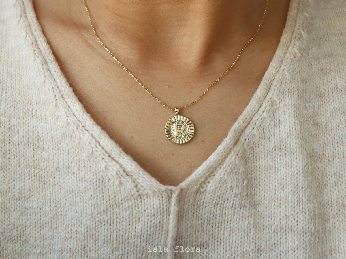 Letter R Fluted Medallion Pendant Necklace