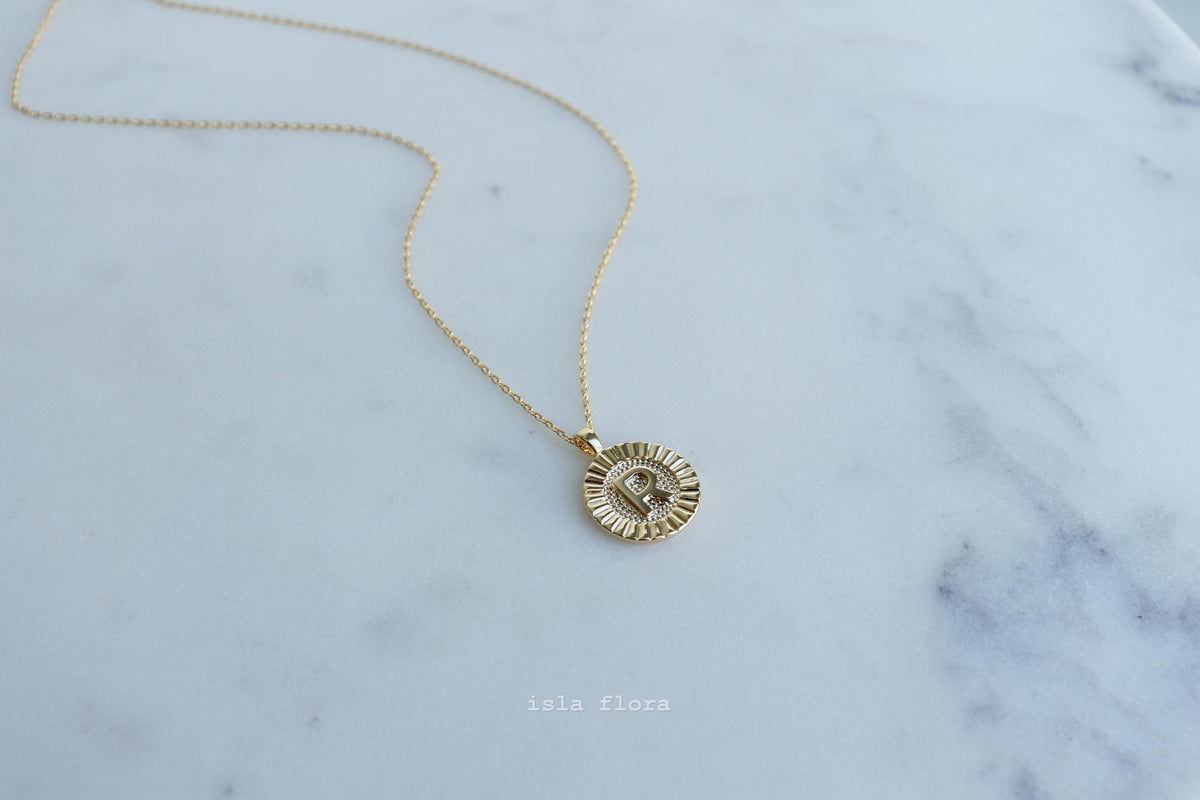 Letter R Fluted Medallion Pendant Necklace