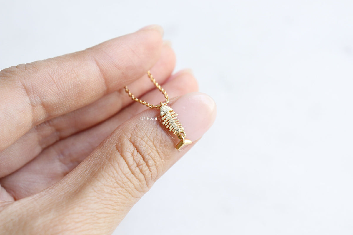 Isla Flora Bare Fishbone Charm Necklace