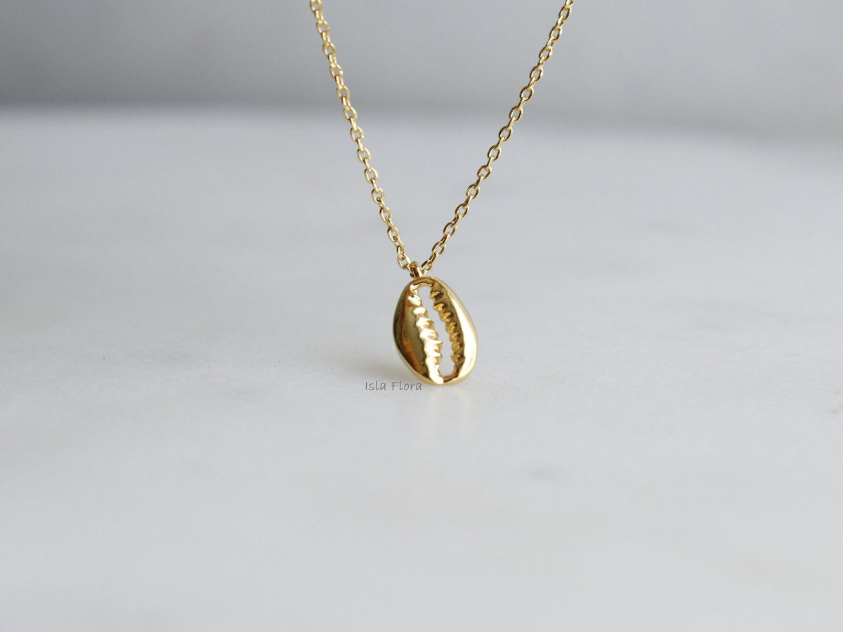 Isla Flora Cowrie Seashell Necklace