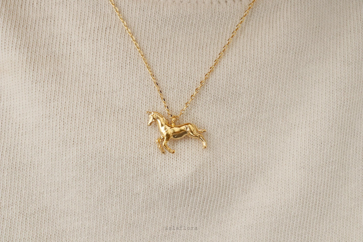 Isla Flora Dainty Unicorn Necklace