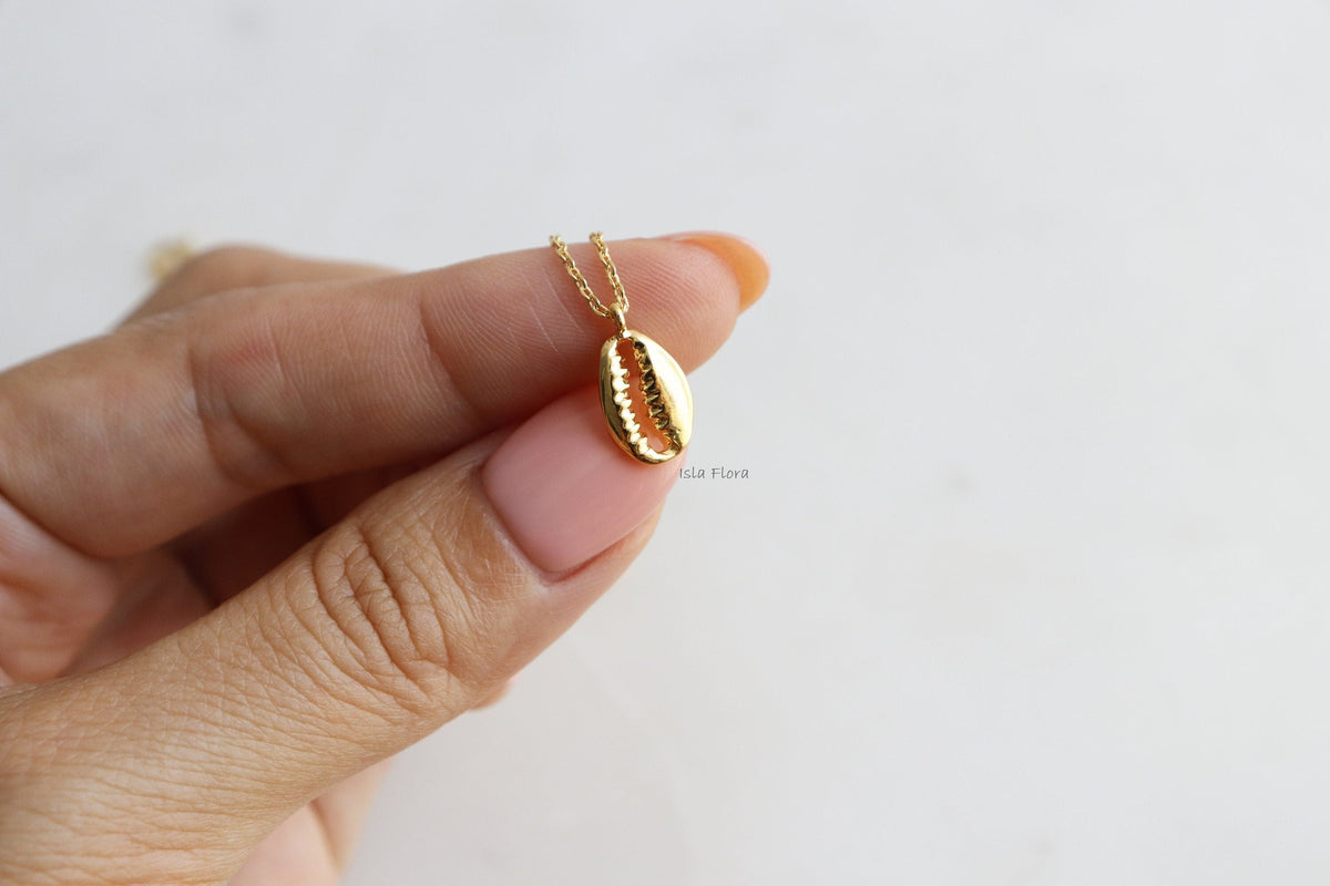 Isla Flora Cowrie Seashell Necklace