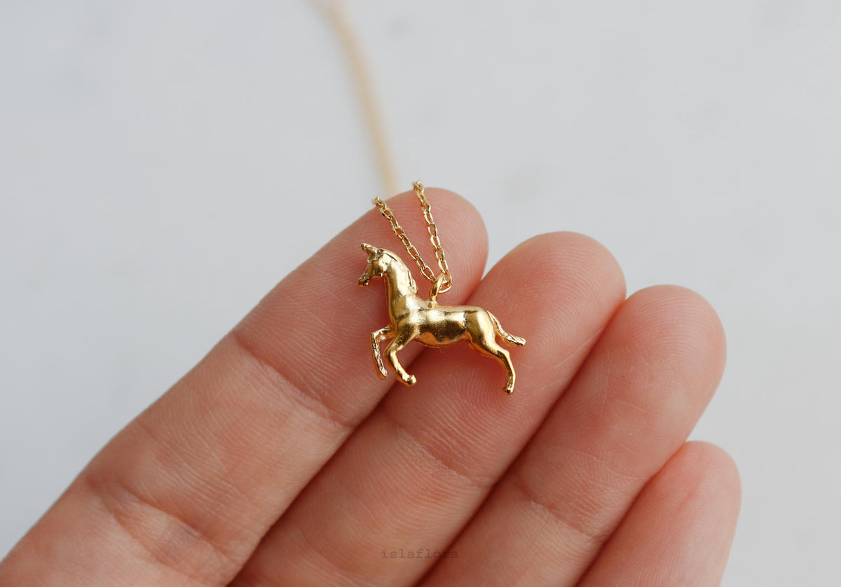 Isla Flora Dainty Unicorn Necklace